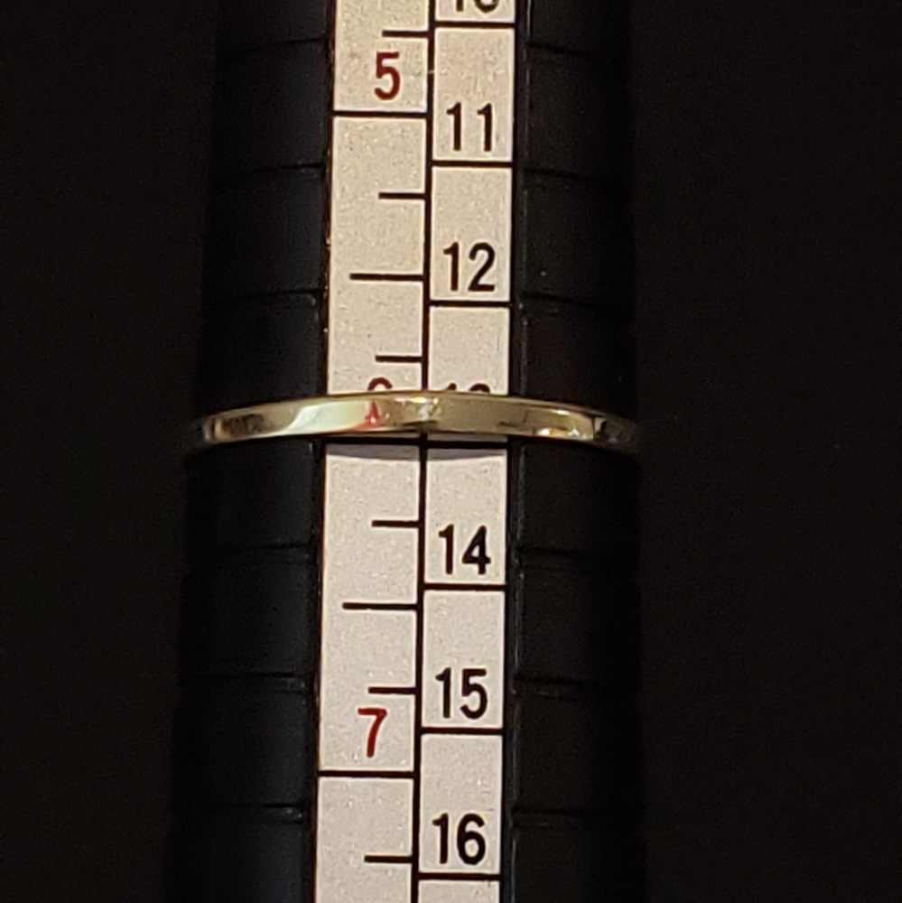 10kt Gold Initial R Ring - Picture 11 of 11